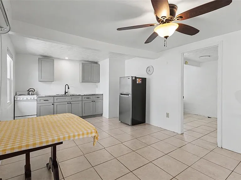 3412 Clarinda St — Photo 3