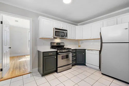 16 Hawthorne St #1 Photo 1