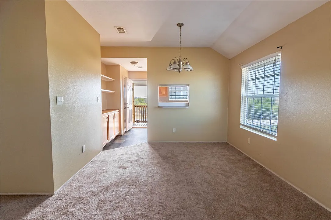 2 bed, 810 sqft, $1,100 — Photo 3