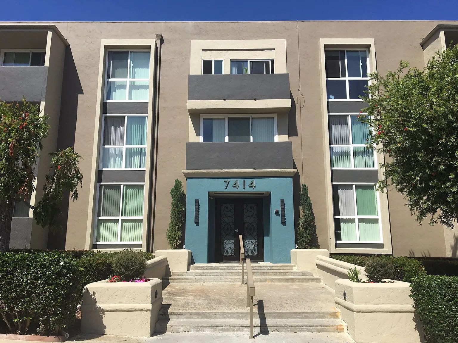 Herschel Apartments — Photo 1