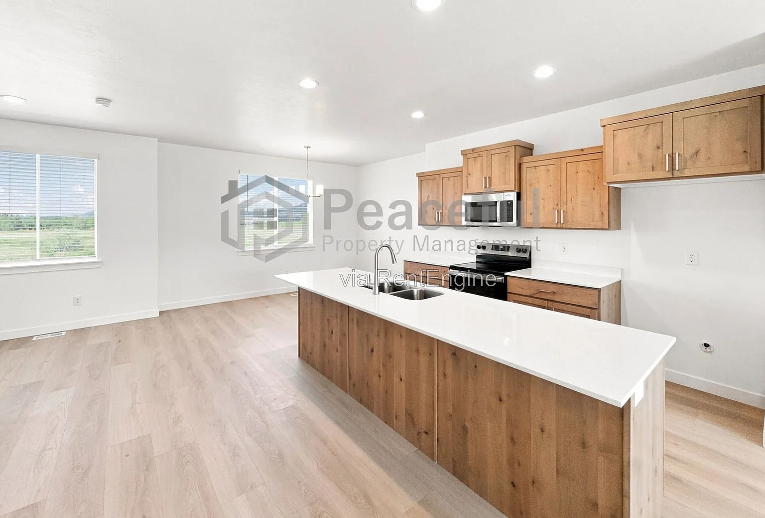 4 bed, 3.0 bath, 1971 sqft, $2,200 — Photo 1