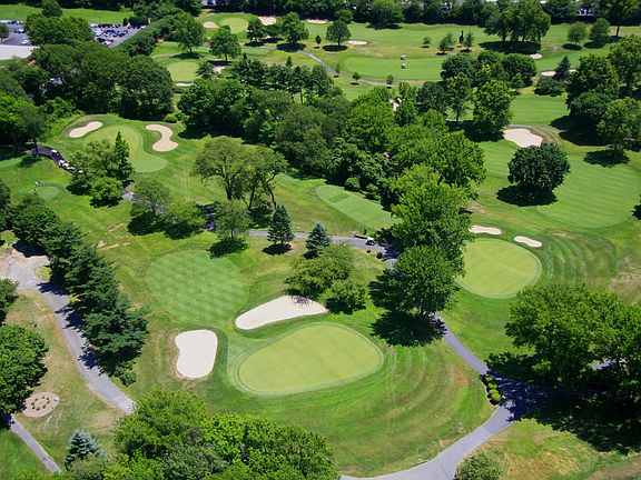 2nd image of 26910 Grand Central Pkwy APT 1S
