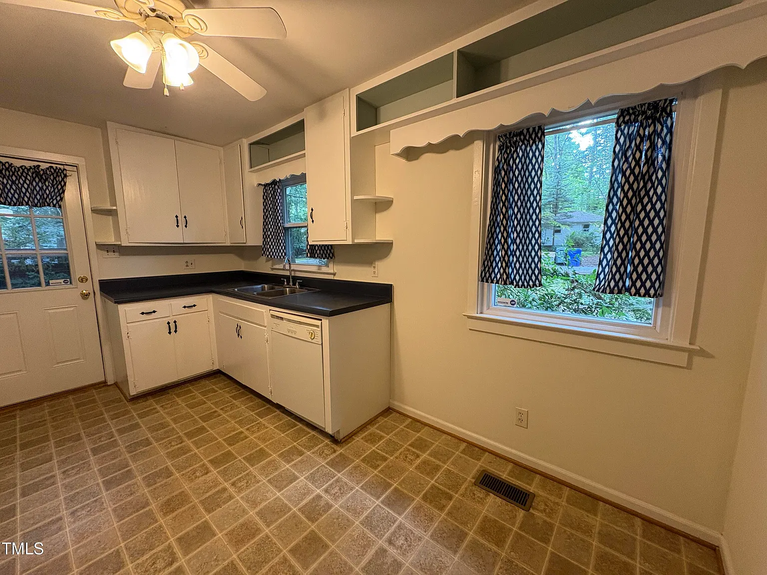 2 bed, 1.0 bath, 816 sqft, $1,545 — Photo 4