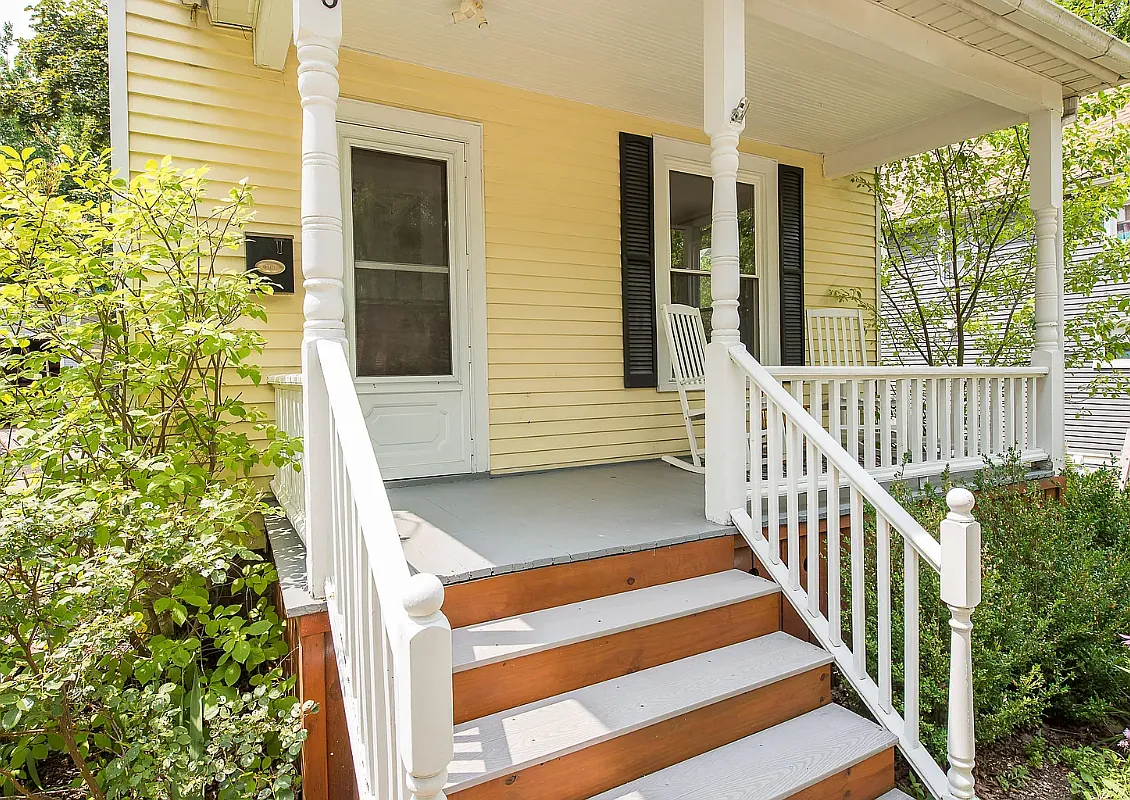 3 bed, 980 sqft, $2,400 — Photo 2