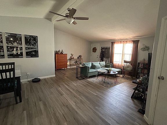 5th image of 138 Sir Thomas Dr