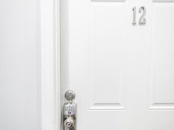 5th image of 423 18th St NE APT 12