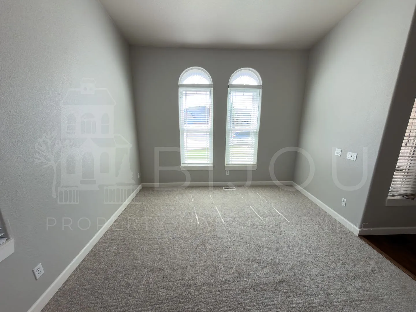 Beautiful 5-Bedroom Home Featuring Pikes Peak Views, Finished Basement & Private Backyard — Photo 2