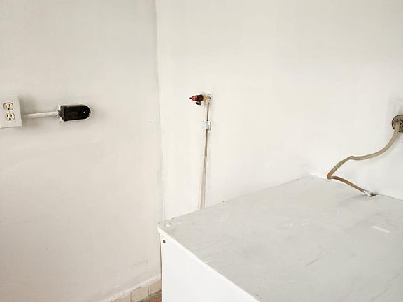 2nd image of 411 SE 23rd Ave APT 1