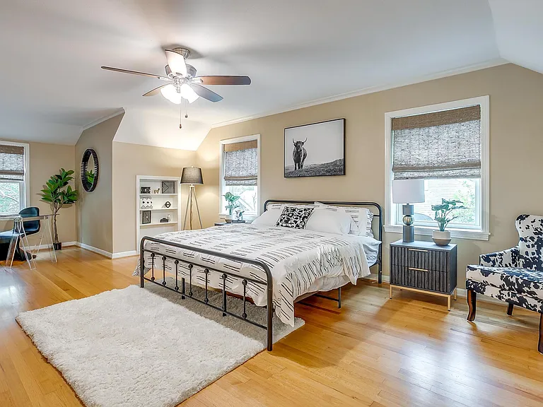 1505 N Riverside Dr — Photo 22