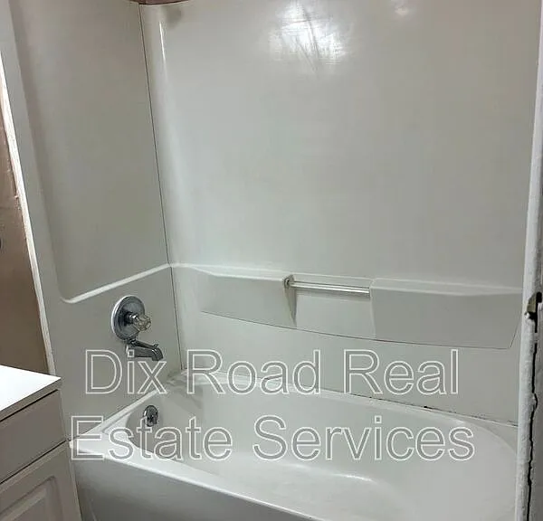 2609 Fairport Ave — Photo 10