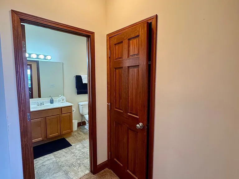 Eagle View Luxury Apartments — Photo 22