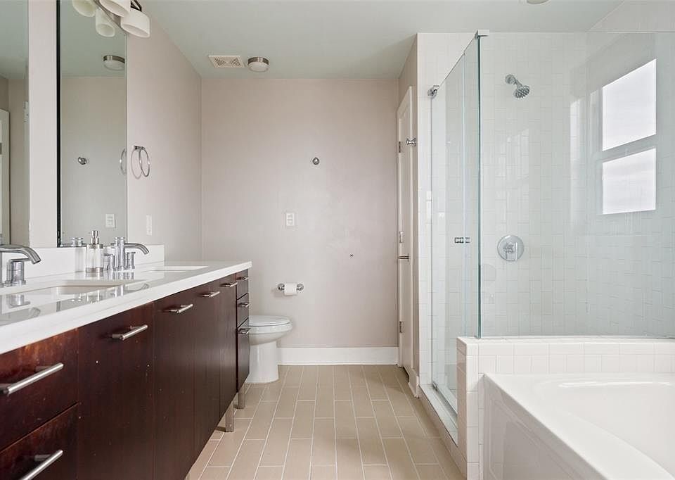 1st image of 606 Davis St #77