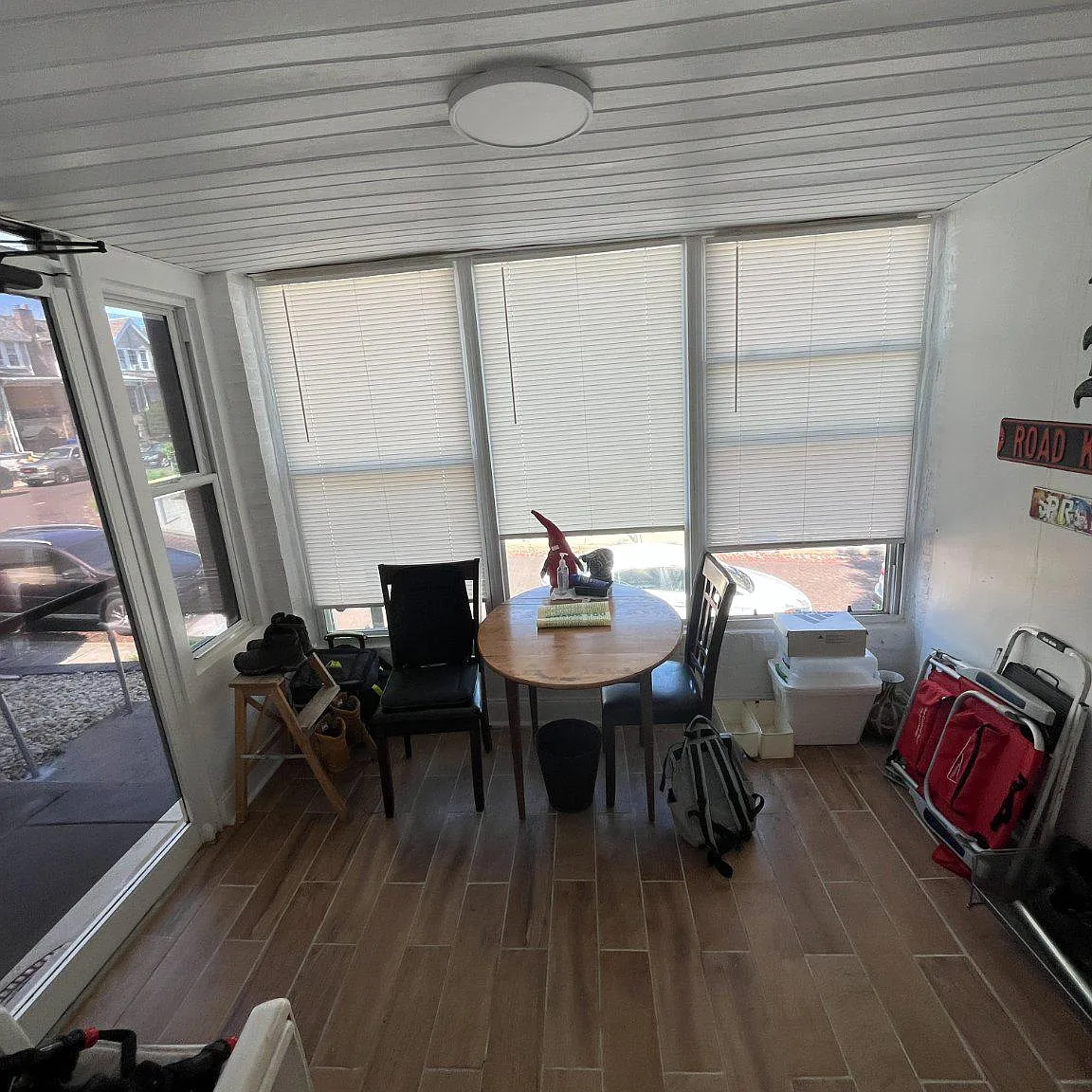 3 bed, 1.0 bath, 1090 sqft, $1,900 — Photo 4