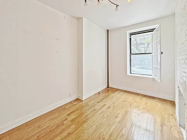 333 W 19th St #1W — Photo 4