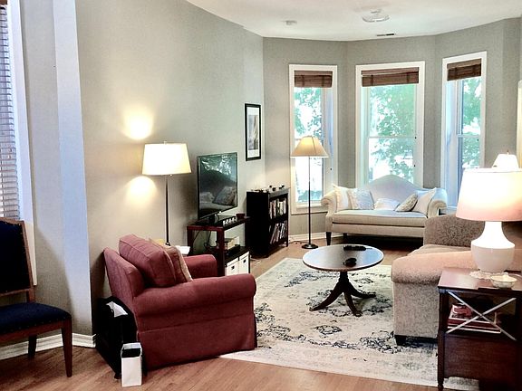 3rd image of 3447 N Marshfield Ave #2