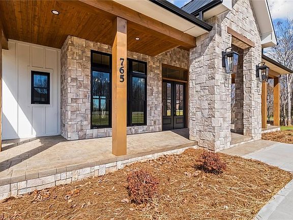 3rd image of 765 Golf Course Rd