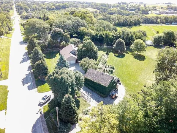 20425 Greenview Rd, Council Bluffs, IA 51503