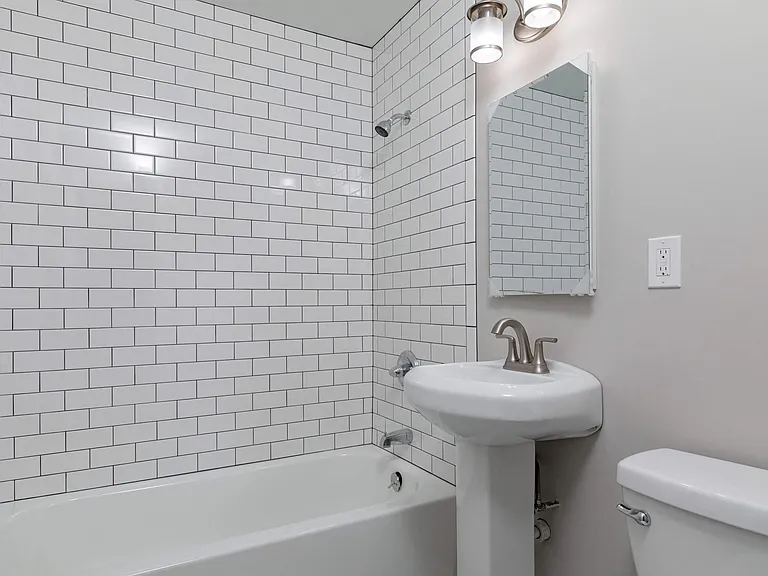55 Carroll Apartments — Photo 7