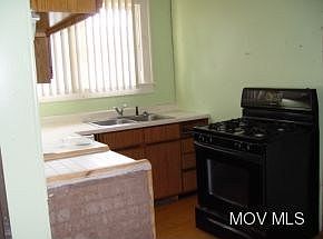 5th image of 2704 Fairview Ave