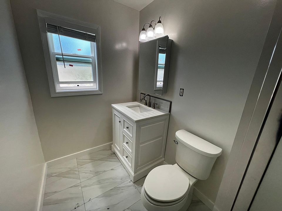 2nd bathroom