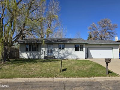 1107 Cypress Dr, Beulah, ND, 58523