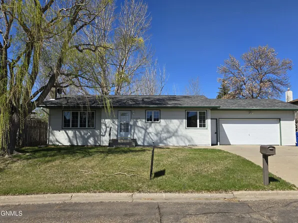 1107 Cypress Dr, Beulah, ND 58523