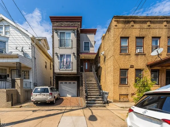 31 Spencer St, Elizabeth City, NJ 07202