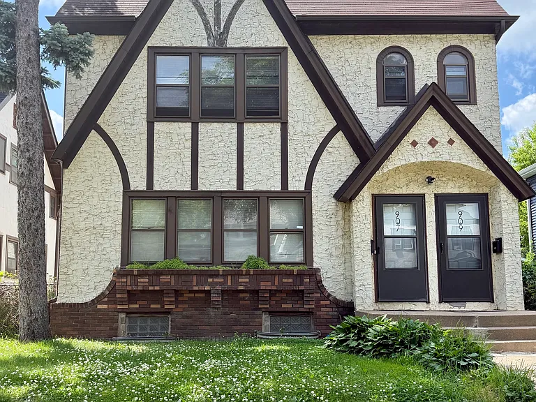 909 Sheridan Ave N — Photo 8