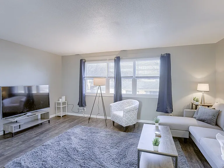 135 E Sheridan St #4 — Photo 3
