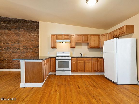 3rd image of 73 Clinton St #3