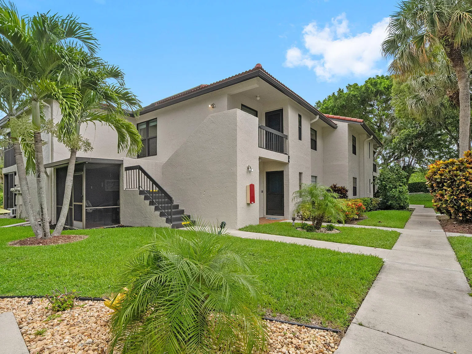 3 bed, 2.0 bath, 1411 sqft, $3,475 — Photo 4