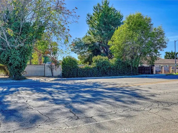 16326 Nordhoff St, North Hills, CA 91343