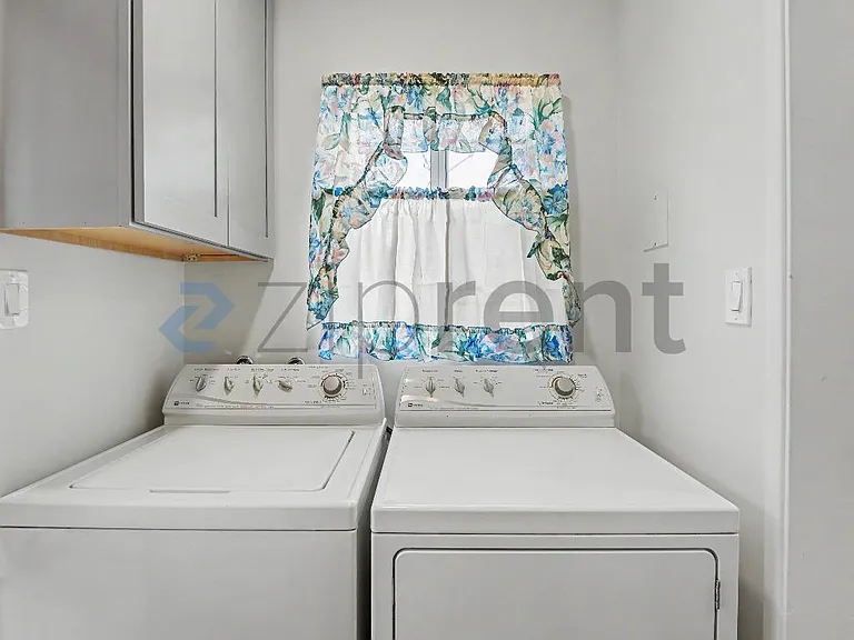 7343 Cloverlawn Dr — Photo 14