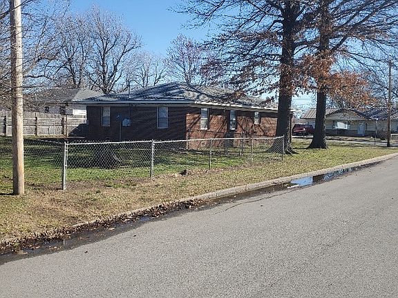 2nd image of 330 S 8th St E