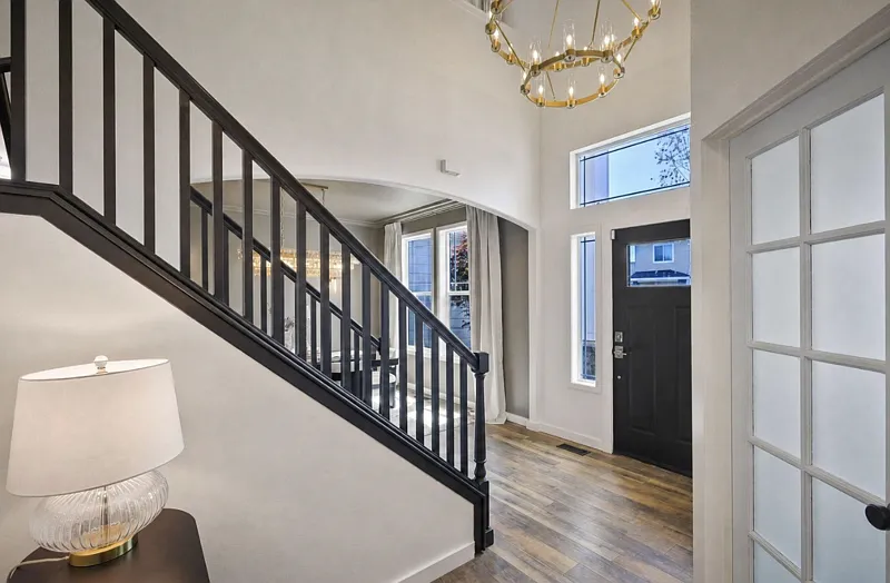 6 bed, 4.0 bath, 4015 sqft, $6,500 — Photo 2