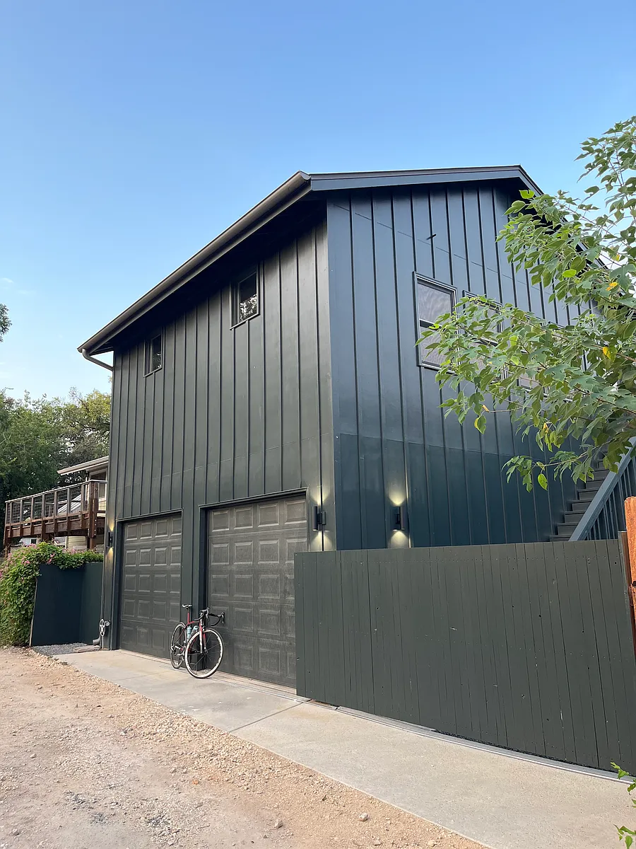 New, private above garage apartment.
Accessed via back alley behind main house - 206 Adams St