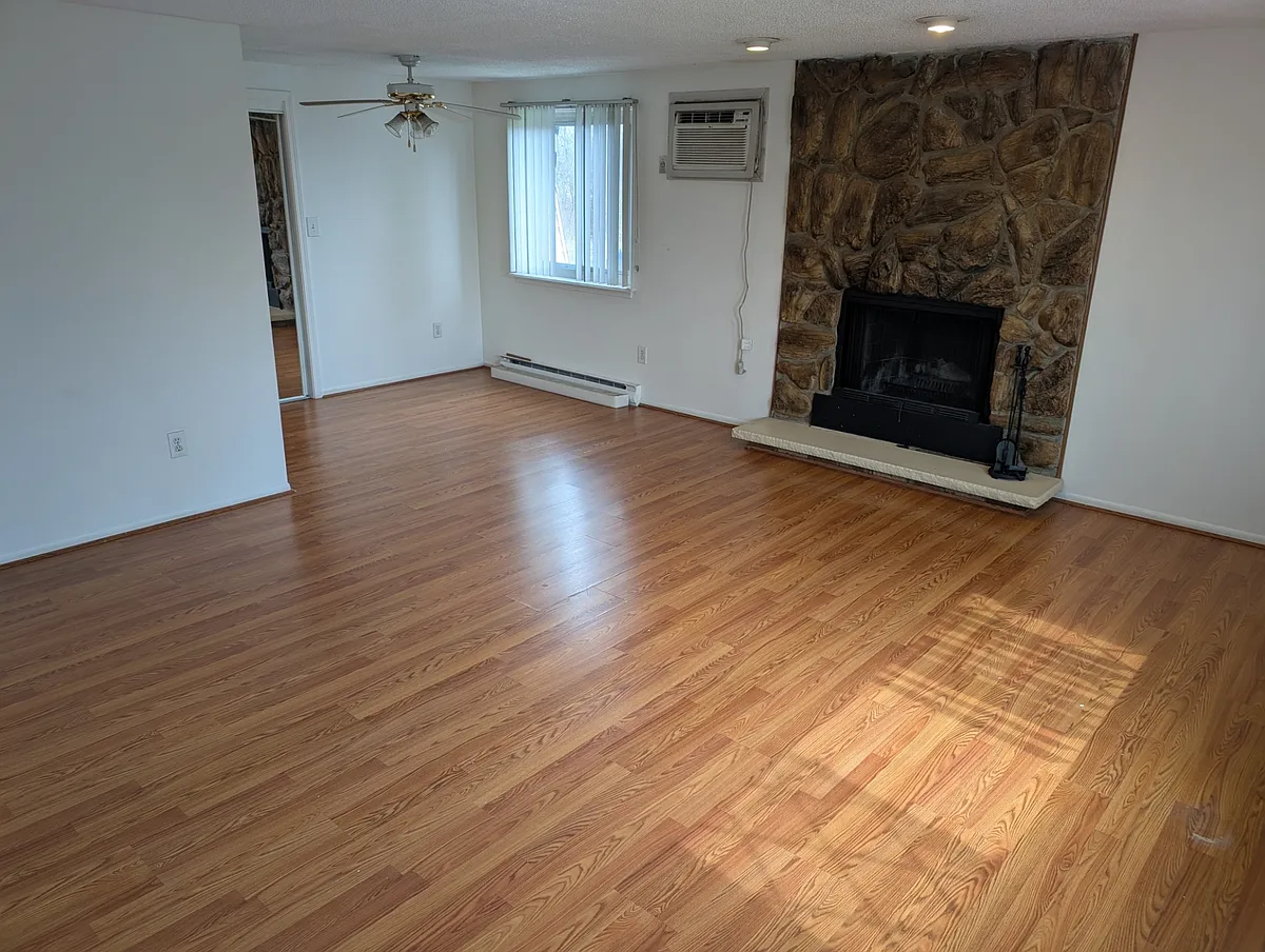 Building Photo - 6301 Robinson Rd #6