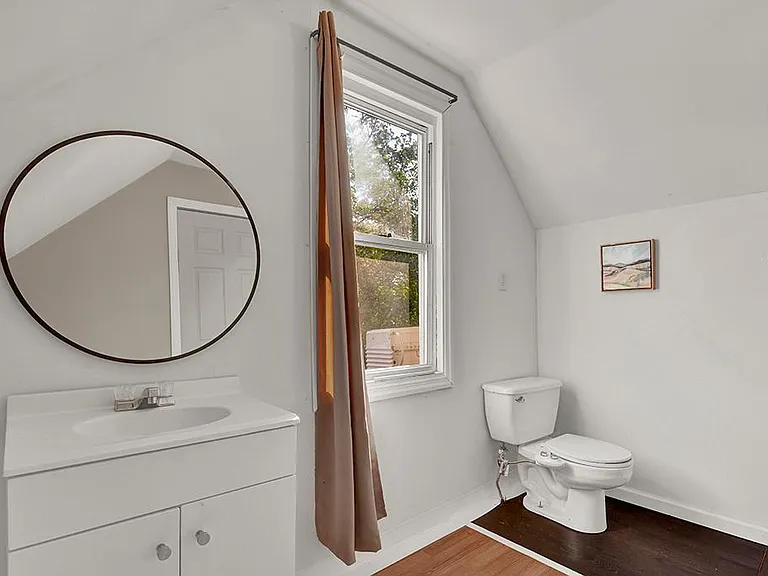220 Crest Ave — Photo 11