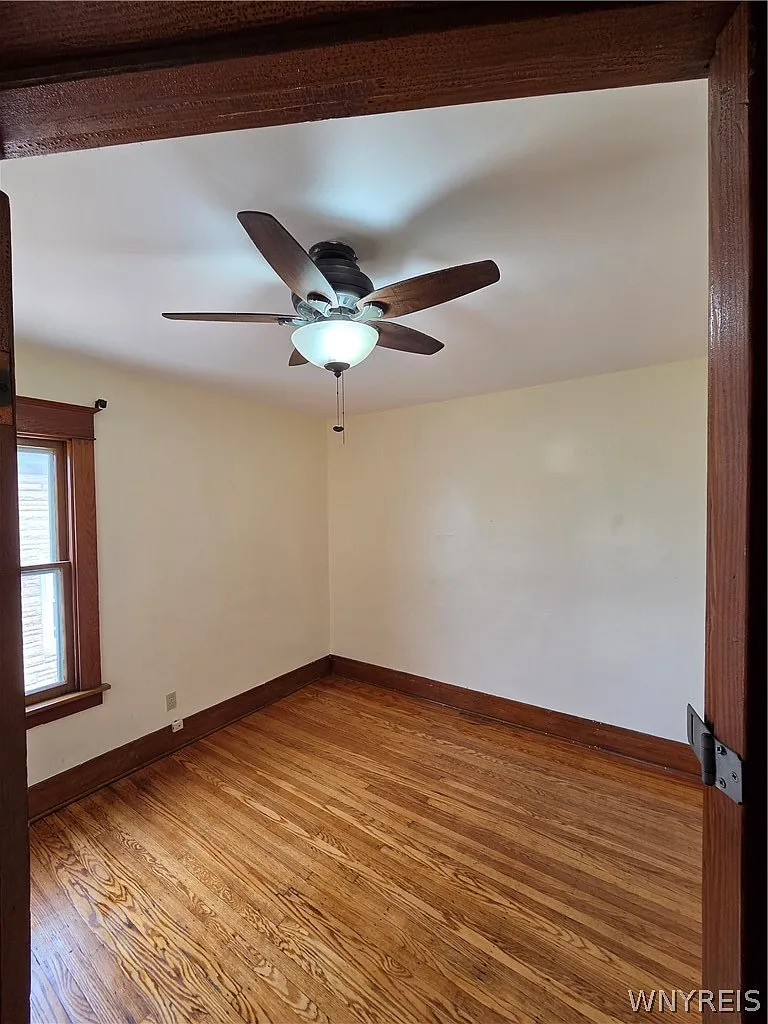 3 bed, 1.0 bath, 2247 sqft, $1,400 — Photo 2
