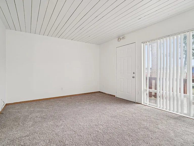 Brentwood Apartments — Photo 12