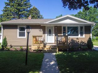 1418 S 25th St, Manitowoc, WI 54220