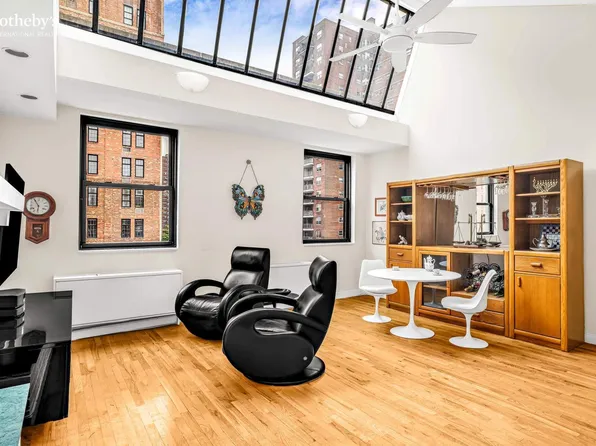 400 West 23rd Street image 7 of 14