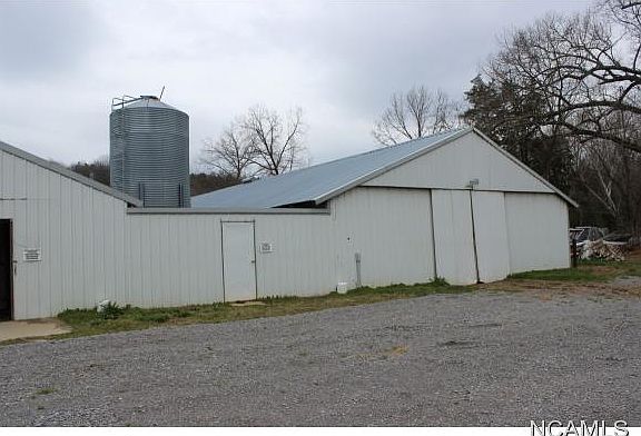 4th image of 2475 Highway 55 E