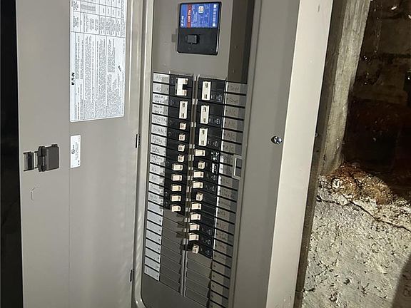 4th image of 623 Park St