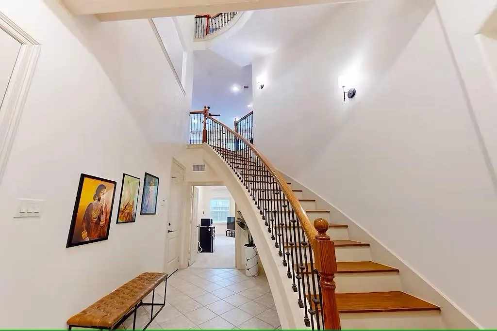 3 bed, 3.5 bath, 2886 sqft, $3,750 — Photo 3