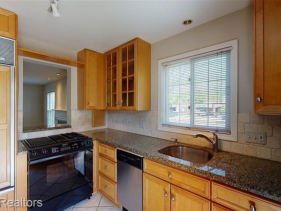 3rd image of 715 N Old Woodward Ave #1