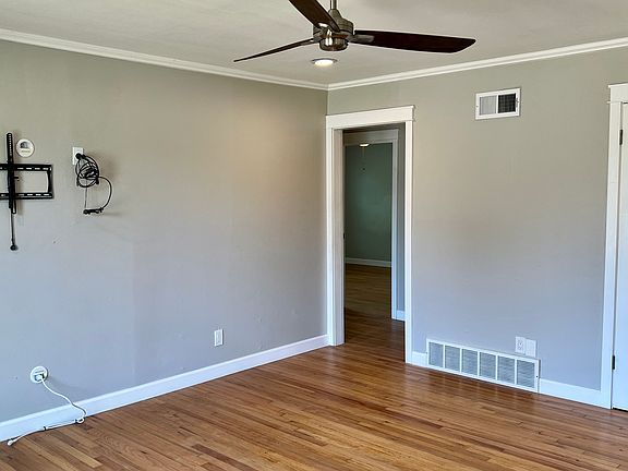 Living Room
TV mount and cables already in wall