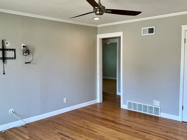 Living Room
TV mount and cables already in wall