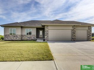18204 Cheyenne Rd, Omaha, NE 68136