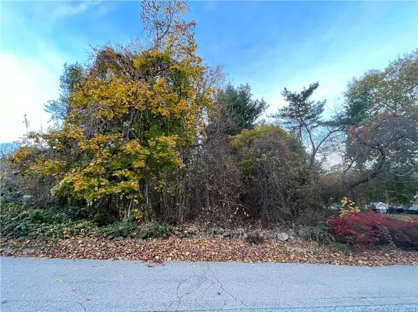 16 Roselund Hill Road, Montville, CT 06353